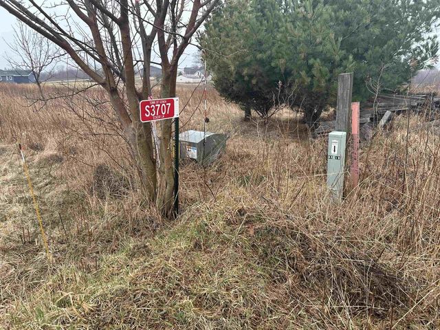 3707 S ECKART STREET, Genoa, WI 54632