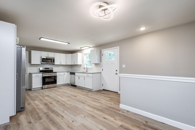 25 E POPLAR HILL DR, Columbia, MO 65203