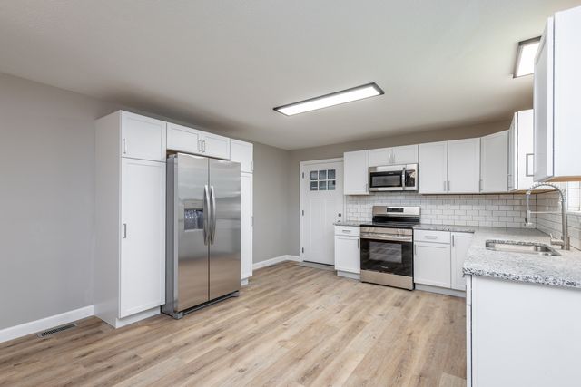 25 E POPLAR HILL DR, Columbia, MO 65203