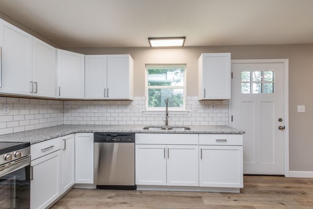 25 E POPLAR HILL DR, Columbia, MO 65203