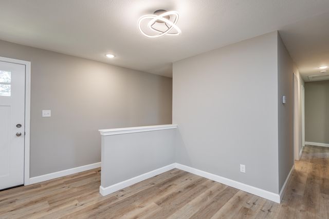 25 E POPLAR HILL DR, Columbia, MO 65203
