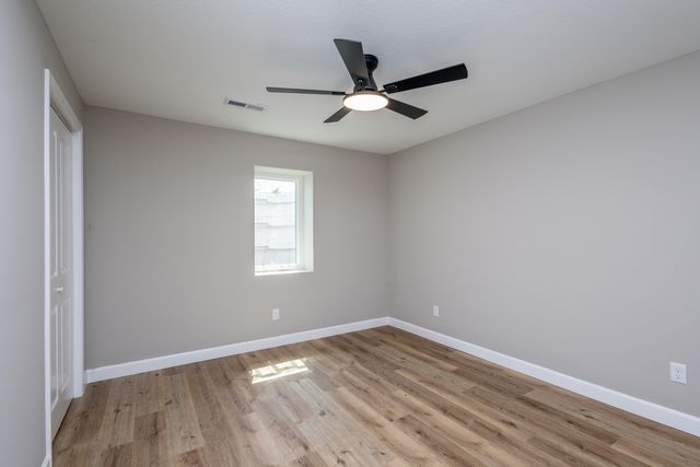 25 E POPLAR HILL DR, Columbia, MO 65203