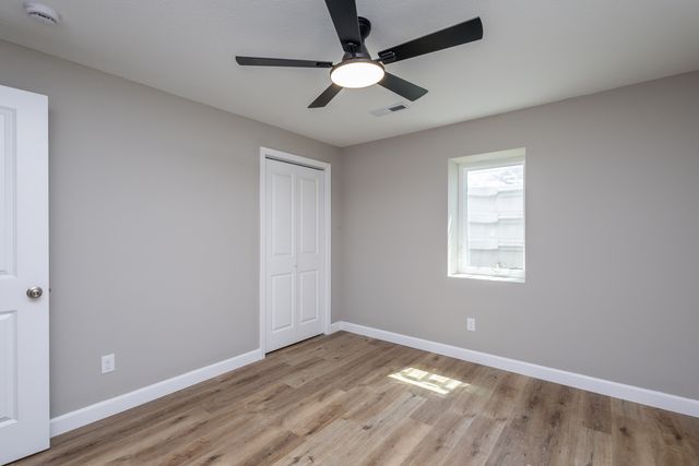 25 E POPLAR HILL DR, Columbia, MO 65203