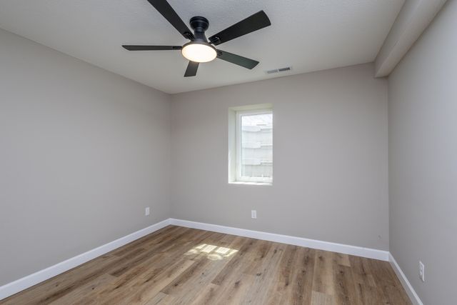 25 E POPLAR HILL DR, Columbia, MO 65203