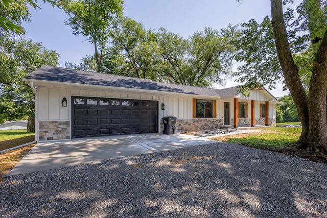 25 E POPLAR HILL DR, Columbia, MO 65203