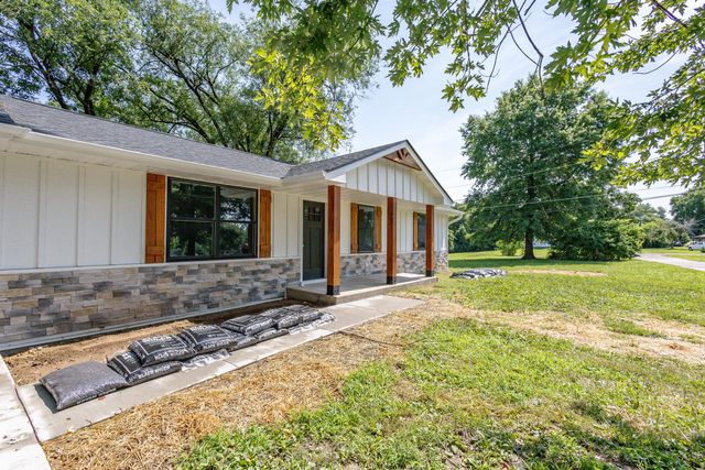 25 E POPLAR HILL DR, Columbia, MO 65203