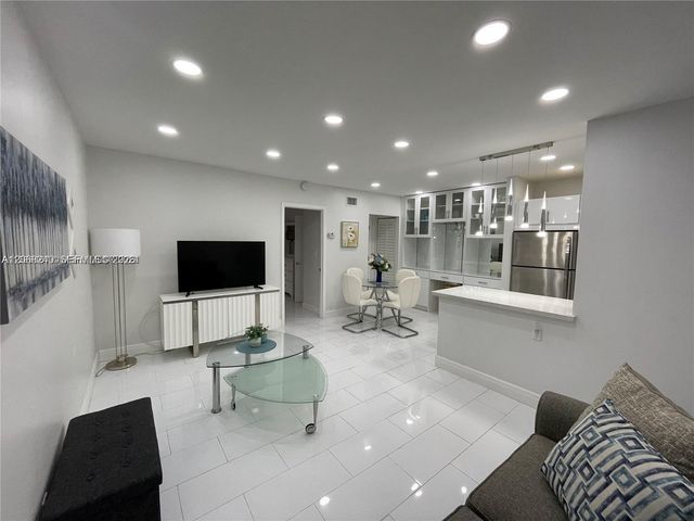 1407 NE 56th Street 103, Fort Lauderdale, FL 33334