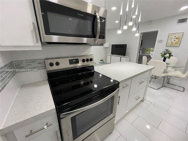 1407 NE 56th Street 103, Fort Lauderdale, FL 33334