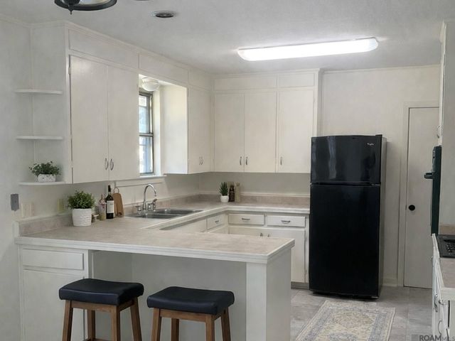 10255 S Riveroaks Dr, Baton Rouge, LA 70815