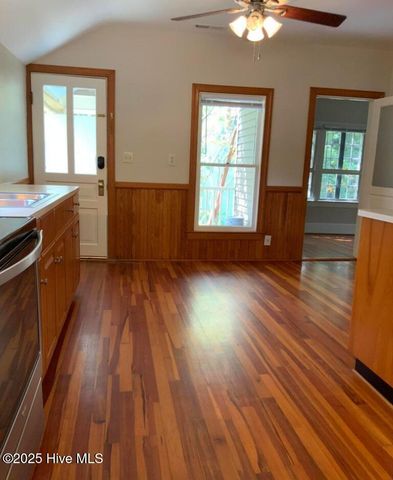 220 E Vermont Avenue, Southern Pines, NC 28387