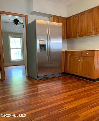 220 E Vermont Avenue, Southern Pines, NC 28387