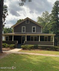 220 E Vermont Avenue, Southern Pines, NC 28387
