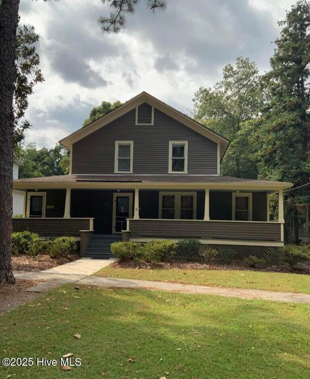 220 E Vermont Avenue, Southern Pines, NC 28387