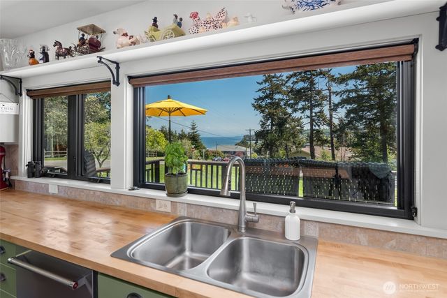 305 NW Coveland Street, Coupeville, WA 98239