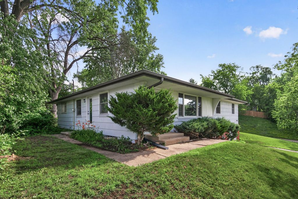 8912 Tretbaugh Drive, Bloomington, MN 55431 — photo 2