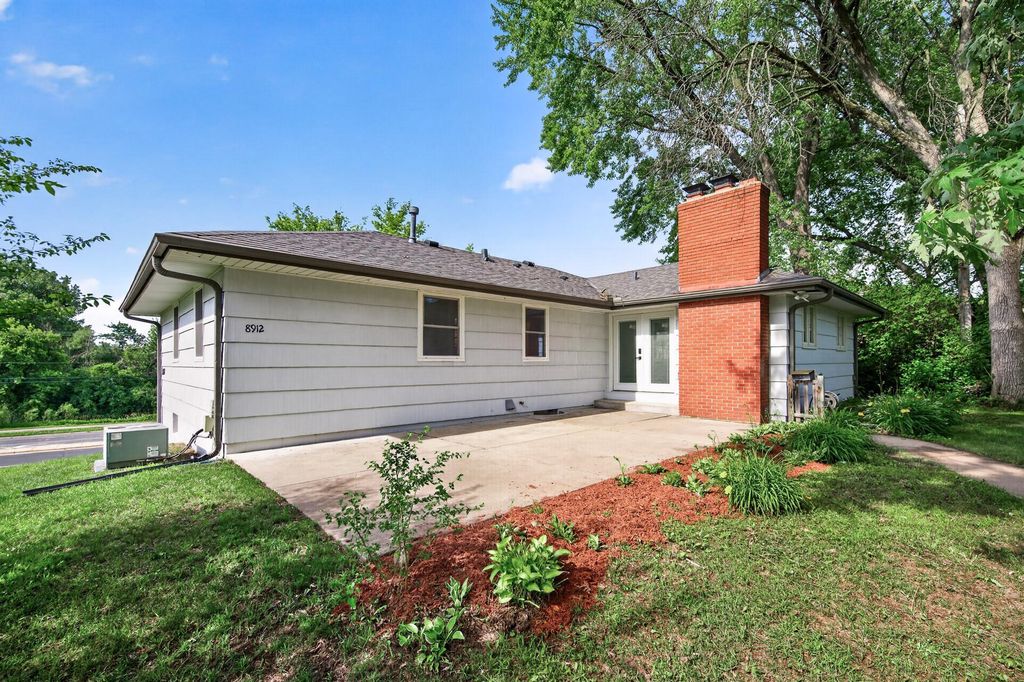 8912 Tretbaugh Drive, Bloomington, MN 55431 — photo 3