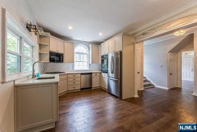 92 Highwood Avenue, Tenafly, NJ 07670