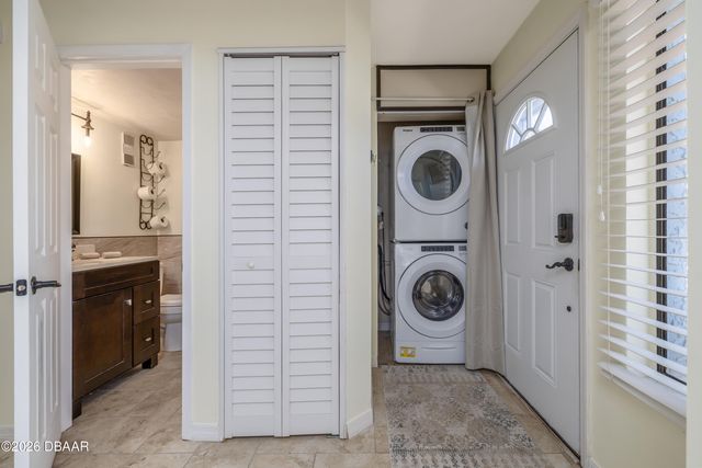 3333 S Ridgewood Ave Apt 27, Port Orange, FL 32129