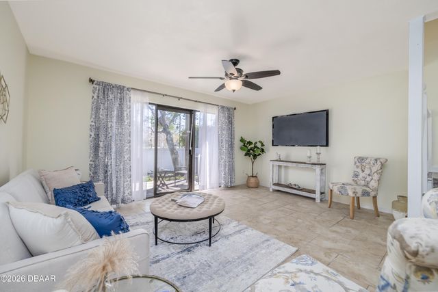 3333 S Ridgewood Ave Apt 27, Port Orange, FL 32129