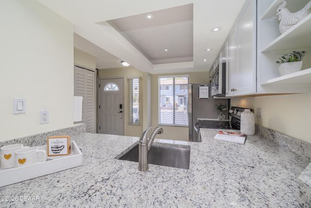 3333 S Ridgewood Ave Apt 27, Port Orange, FL 32129