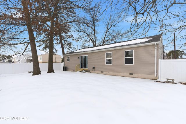 1353 Mermaid Avenue, Beachwood, NJ 08722