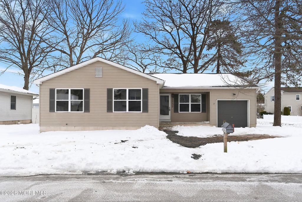 1353 Mermaid Avenue, Beachwood, NJ 08722