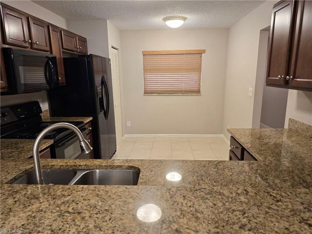 605 Squire CIR # 203, Naples, FL 34104
