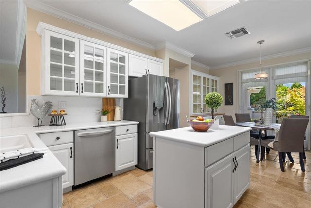 1152 Castleberry Ln, Lincoln, CA 95648
