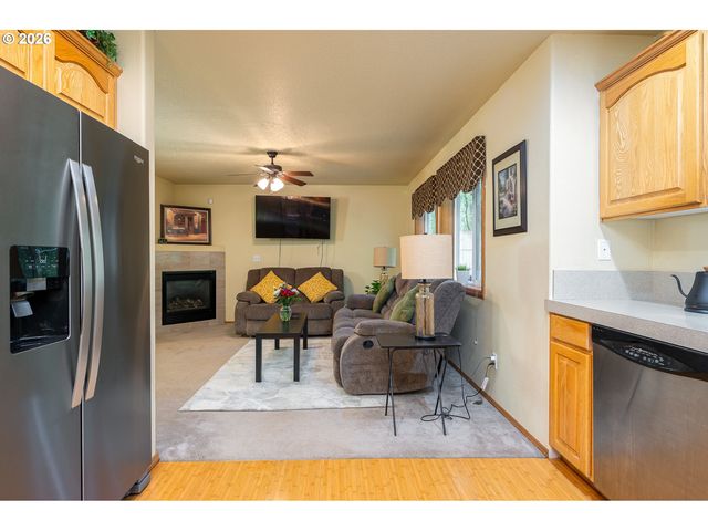 14300 Se CENTER St, Portland, OR 97236