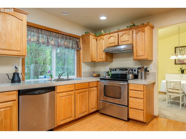 14300 Se CENTER St, Portland, OR 97236