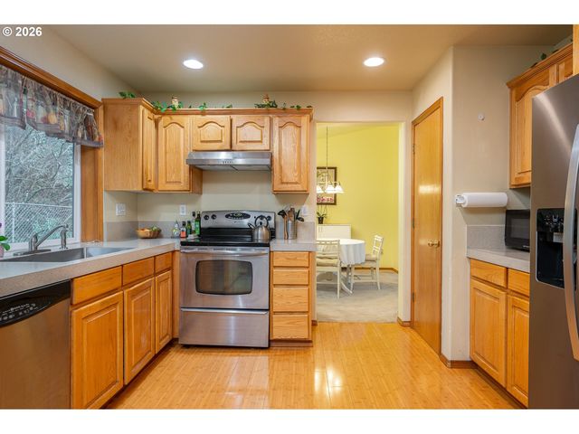 14300 Se CENTER St, Portland, OR 97236