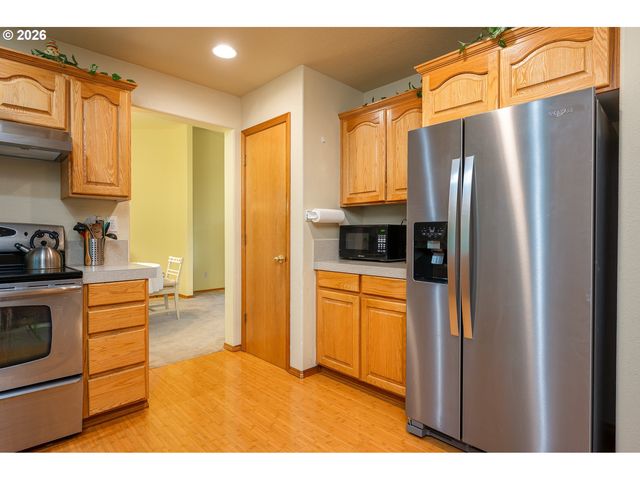 14300 Se CENTER St, Portland, OR 97236