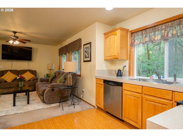 14300 Se CENTER St, Portland, OR 97236