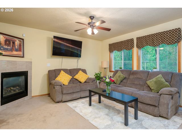 14300 Se CENTER St, Portland, OR 97236