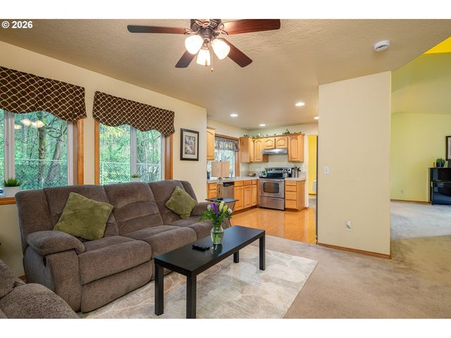 14300 Se CENTER St, Portland, OR 97236