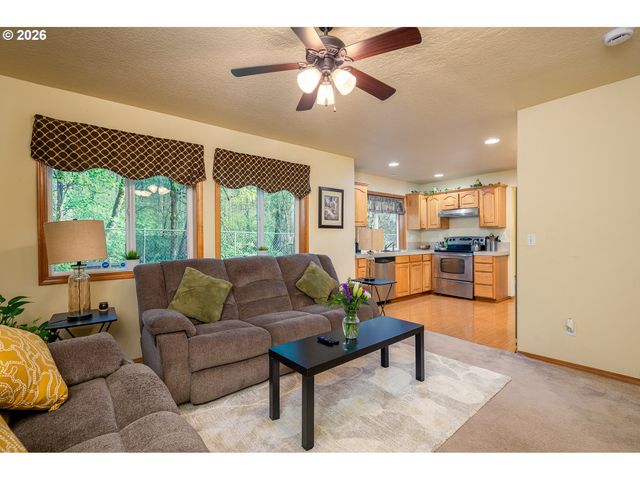 14300 Se CENTER St, Portland, OR 97236