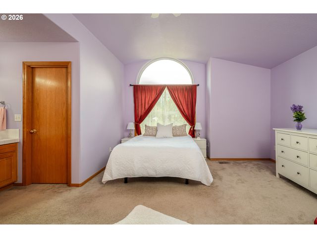 14300 Se CENTER St, Portland, OR 97236