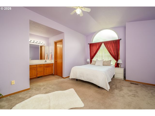 14300 Se CENTER St, Portland, OR 97236