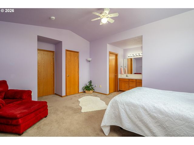 14300 Se CENTER St, Portland, OR 97236