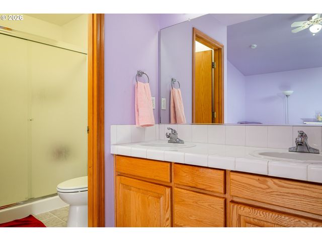 14300 Se CENTER St, Portland, OR 97236