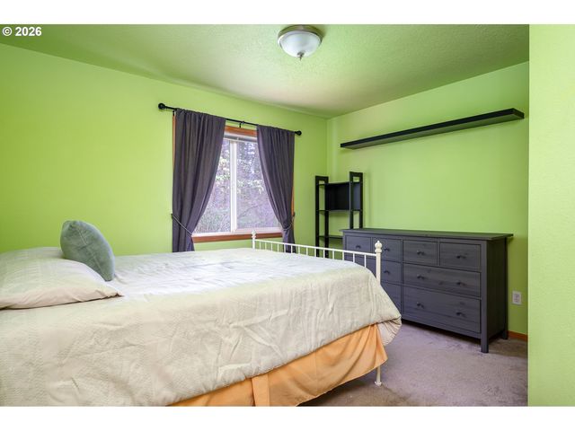 14300 Se CENTER St, Portland, OR 97236