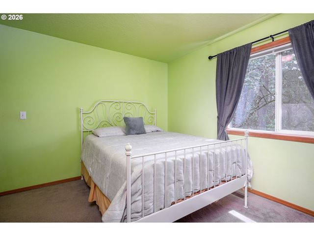 14300 Se CENTER St, Portland, OR 97236