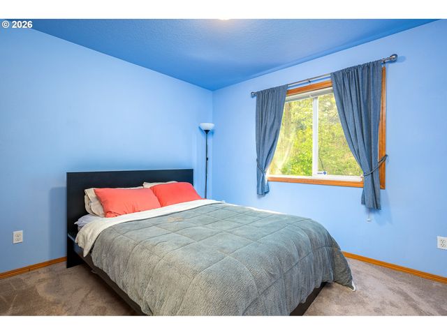 14300 Se CENTER St, Portland, OR 97236