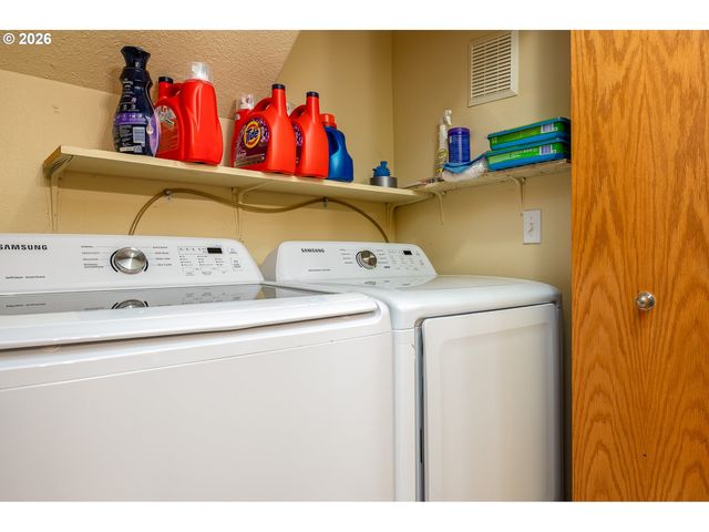 14300 Se CENTER St, Portland, OR 97236