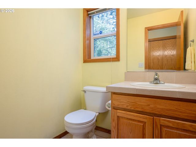 14300 Se CENTER St, Portland, OR 97236