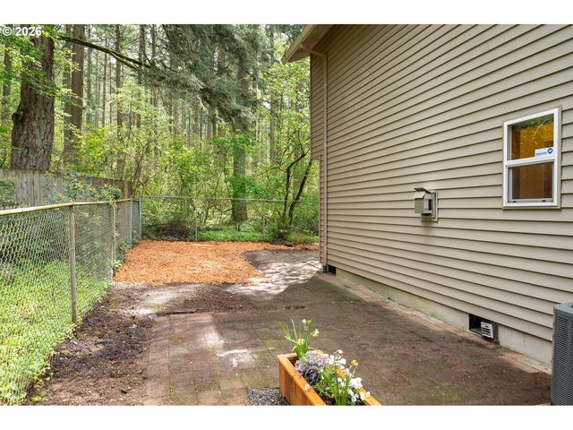 14300 Se CENTER St, Portland, OR 97236