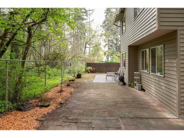 14300 Se CENTER St, Portland, OR 97236