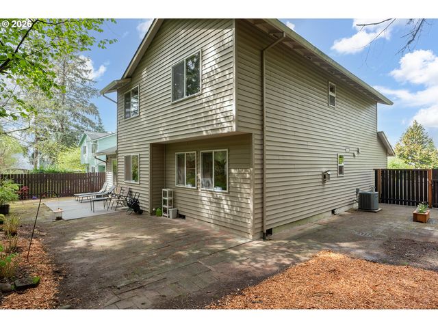 14300 Se CENTER St, Portland, OR 97236