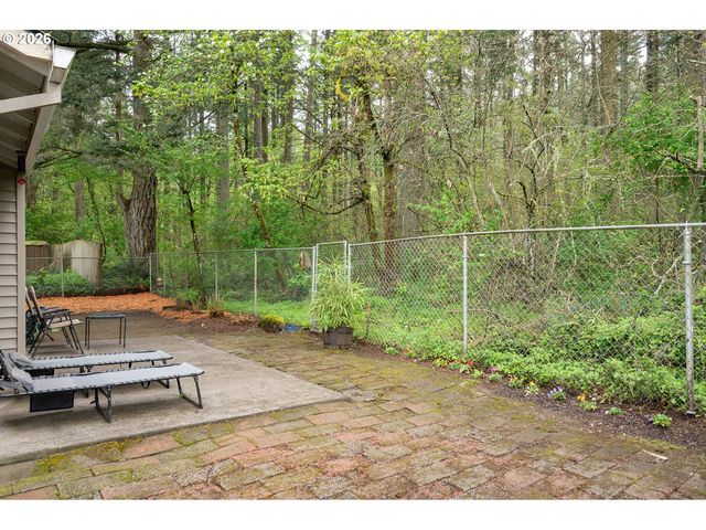 14300 Se CENTER St, Portland, OR 97236