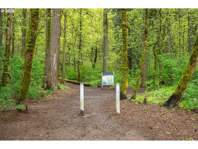 14300 Se CENTER St, Portland, OR 97236